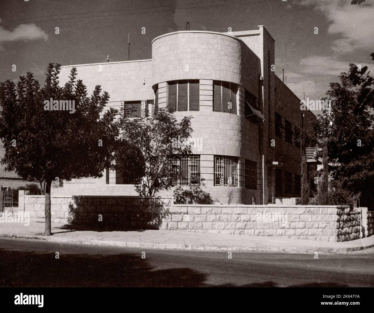 1943 - Jerusalem, Palästina (Israel) - Moderne Architektur, neue Gebäude, fotografiert von einem britischen Rekrutierungsbeamten, der während des Zweiten Weltkriegs in Ostafrika und dem Nahen Osten stationiert war Stockfoto