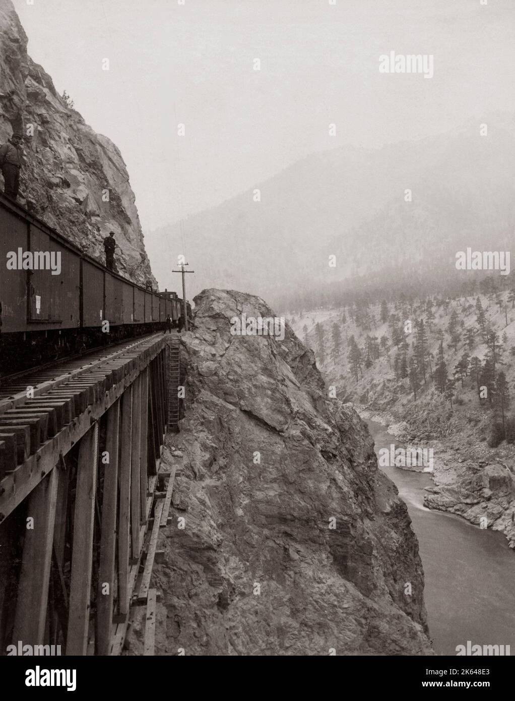 Zug auf der Candian Pacific Railway, um 1890 "Die Klauen des Todes, 'Thompson River Canyon Stockfoto