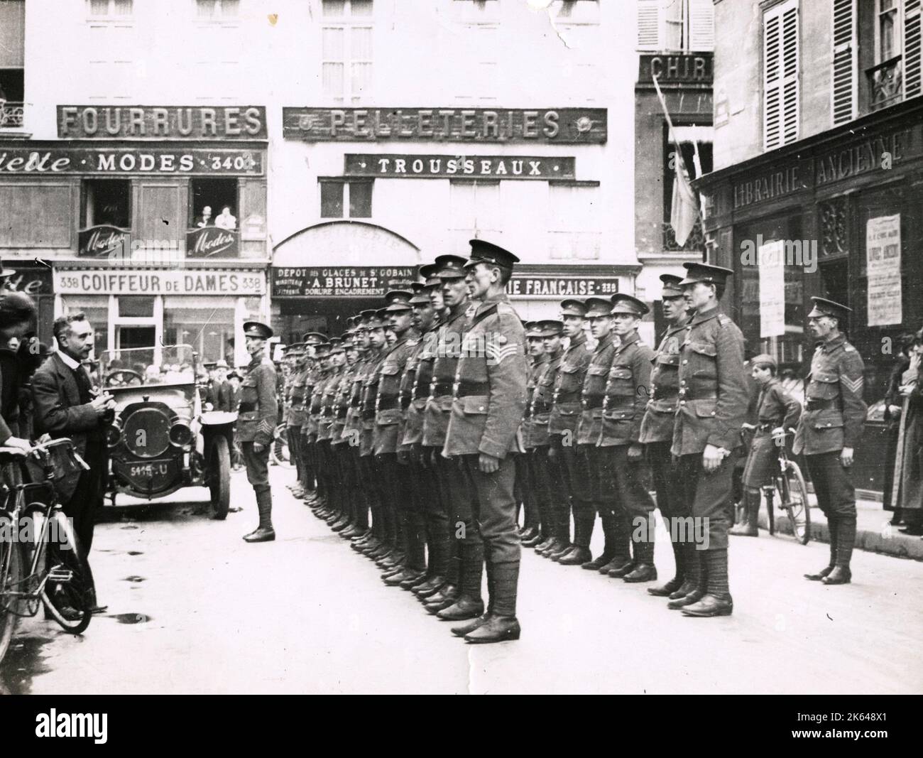 Vintage World war One Photograph - WWI: Bristol Company Red Cross Association, Paris. Stockfoto