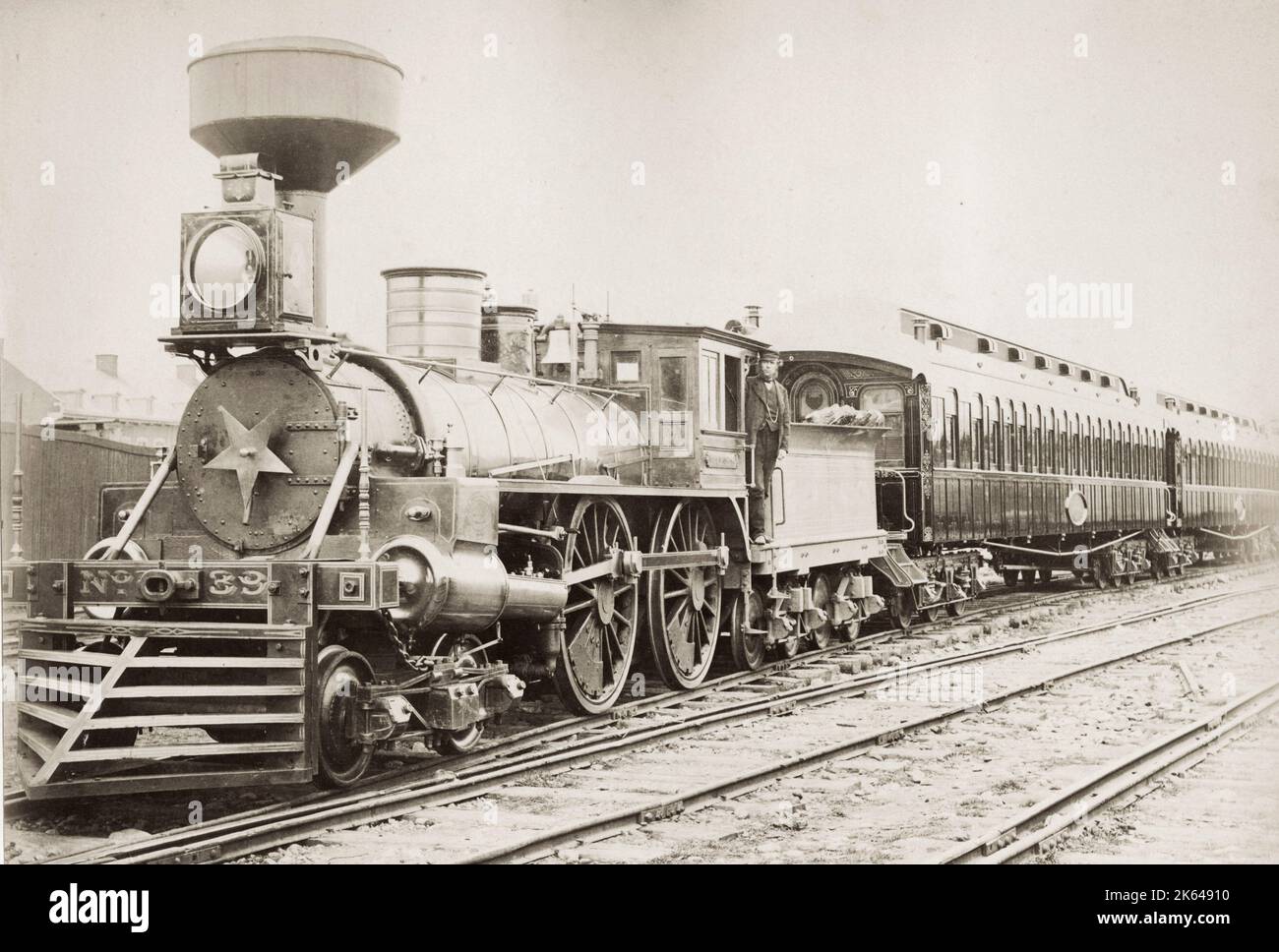 Vintage 19. Jahrhundert Foto: Amerikanische Dampflokomotive mit Kuhfänger auf der Vorderseite. Stockfoto