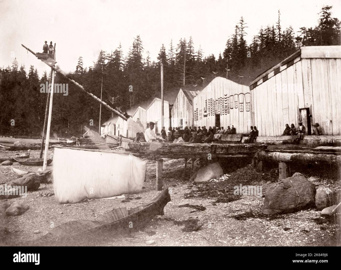 C. 1880s Vintage Foto - Nordamerika - indigenen Dorf, Native American, First Nation, Alert Bay, British Columbia, Kanada Stockfoto