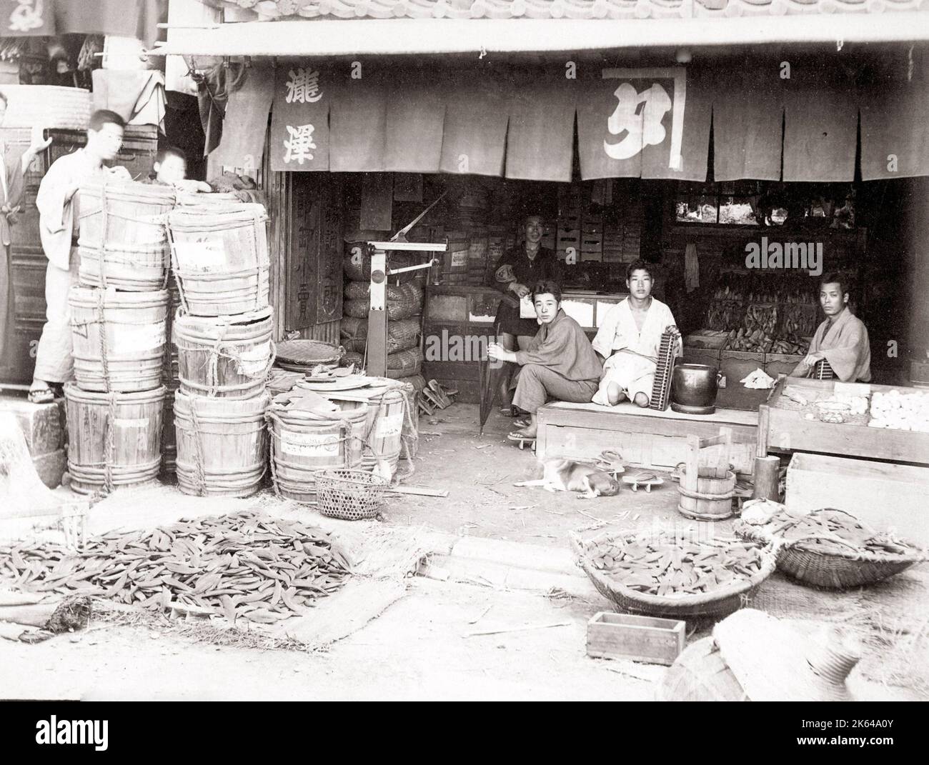 Lebensmittel Shop, Japan, 1880 von C. Stockfoto