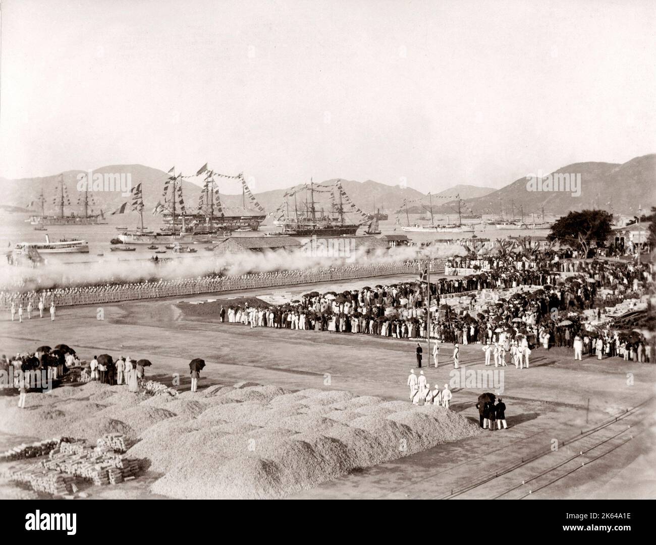 C 1890 / 1900 Hong Kong dockside Militärische Zeremonie Stockfoto