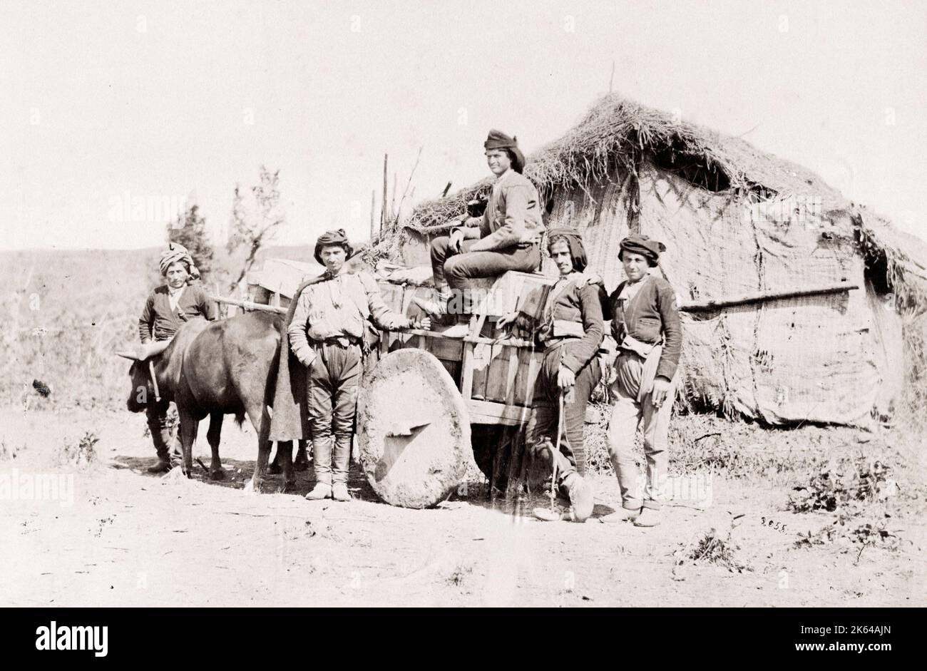 Ende 19th Jahrhundert Vintage-Foto: Kaukasus, Georgien, Bauernwagen und Bauern. Stockfoto