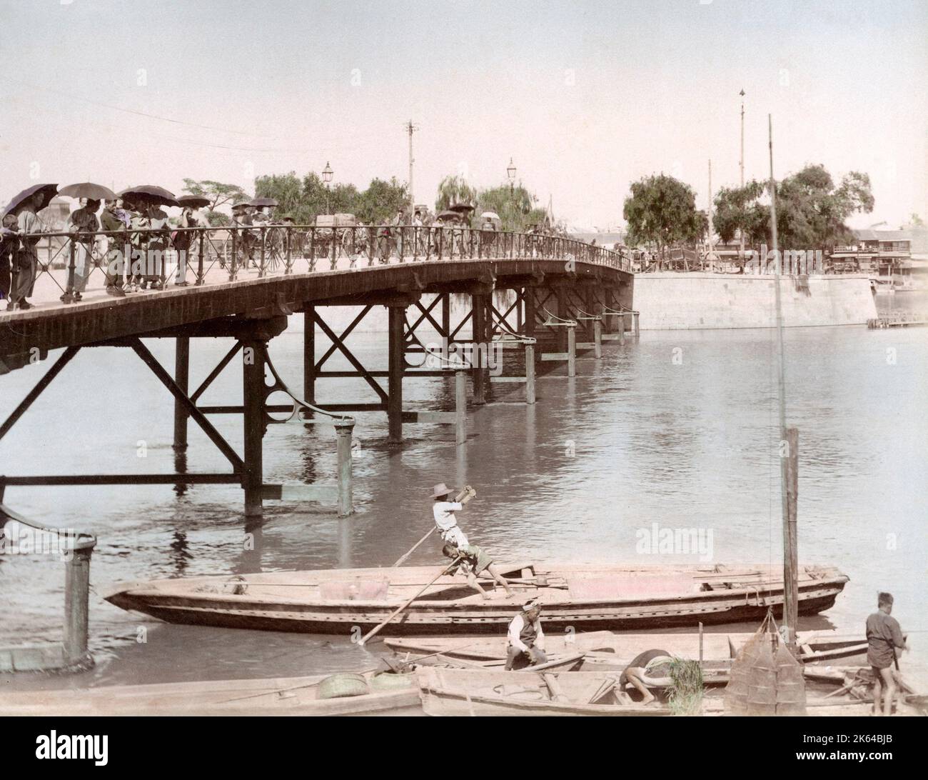 C. 1880 Japan - Metall Brücke und den Fluss Boote - möglicherweise Yokohama Stockfoto