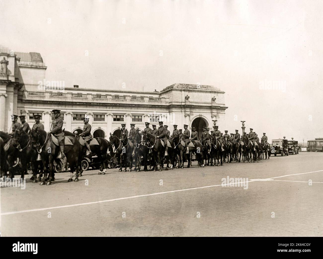 Im frühen 20. Jahrhundert vintage Pressefoto-US Kavallerie escort für Preident Gerardo Machado y Morales bei einem Besuch in Washington 1925 Stockfoto