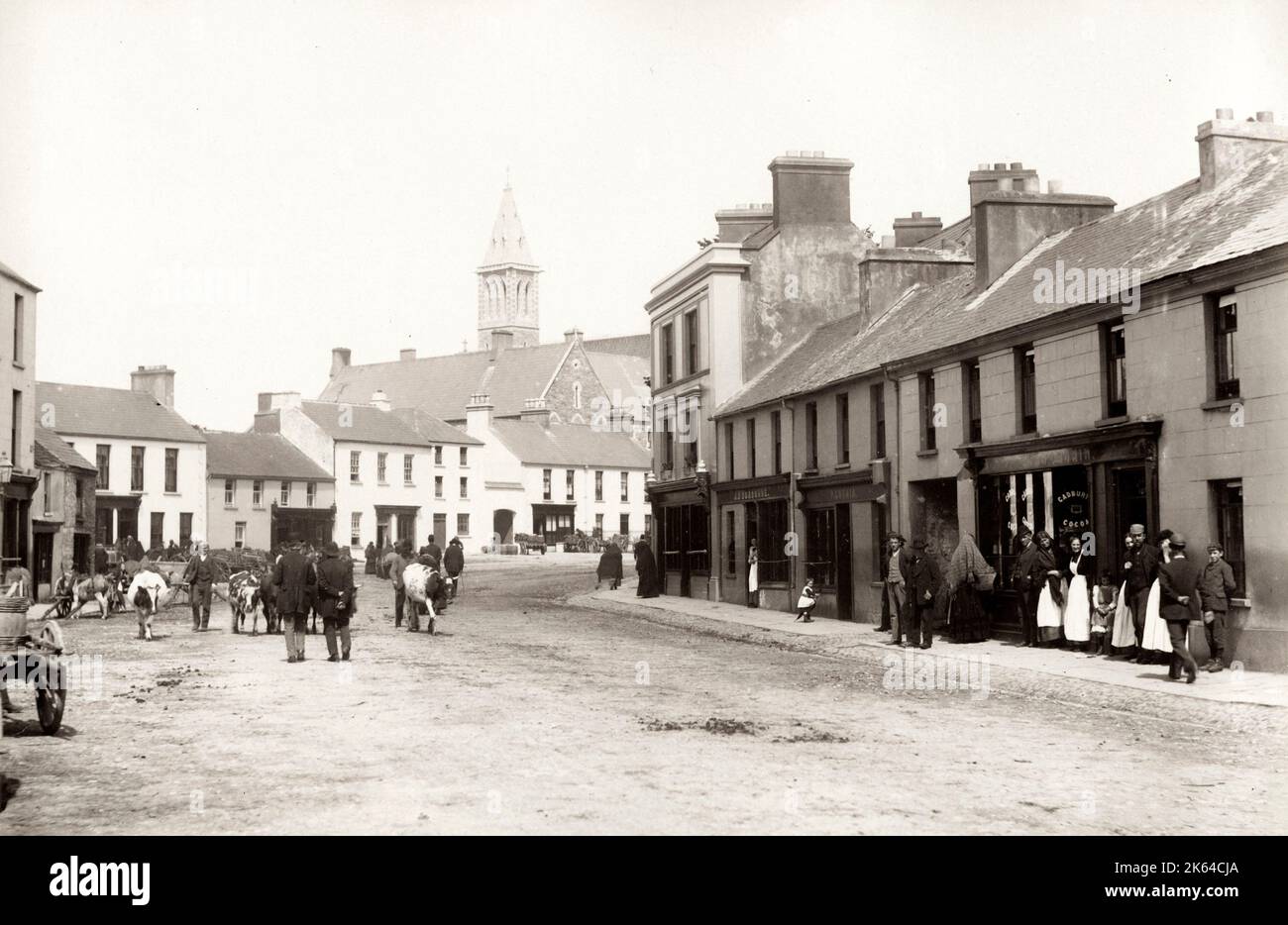 Vintage 19. Jahrhundert Fotografie - College Steet, Killarney, Irland, James Valentine Studio. Stockfoto