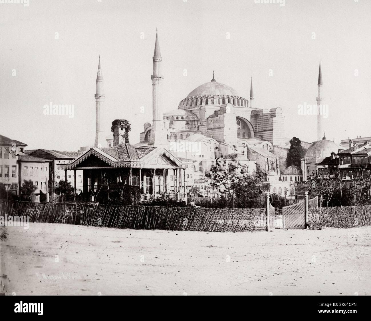 19. Jahrhundert Vintage-Foto: Hagia Sophia, offiziell die Hagia Sophia Heilige große Moschee und früher die Kirche der Hagia Sophia, ist ein spätes antikes Gotteshaus in Istanbul., Türkei, um 1890. Stockfoto