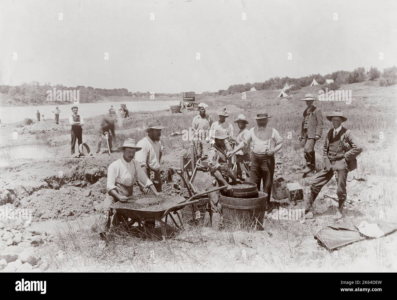 Vintage 19th Jahrhundert Foto: Frühe Ausgrabungen, Vaal River Mines, Bergbau, Südafrika. Stockfoto