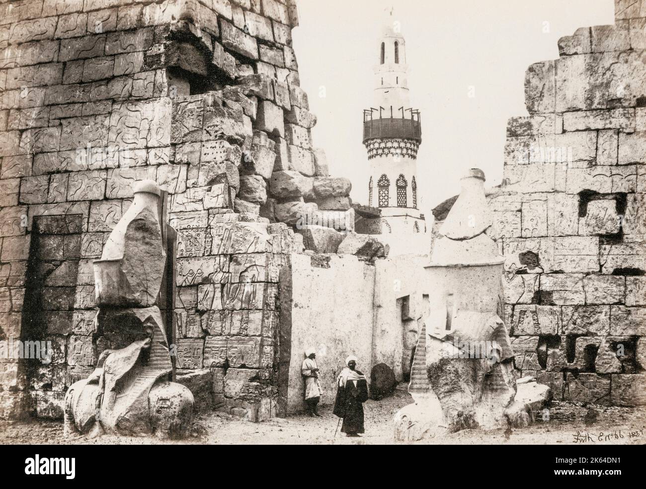 19. Jahrhundert Vintage-Foto: Eingang zum Großen Tempel, Luxor, Ägypten, 1857 von Francis Frith. Stockfoto