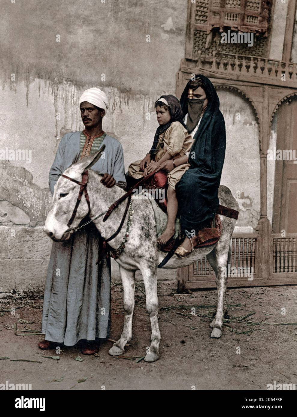 Frau und Kind auf einem Esel, Kairo, Ägypten, um 1890 Vintage Ende 19. Jahrhundert Foto Stockfoto