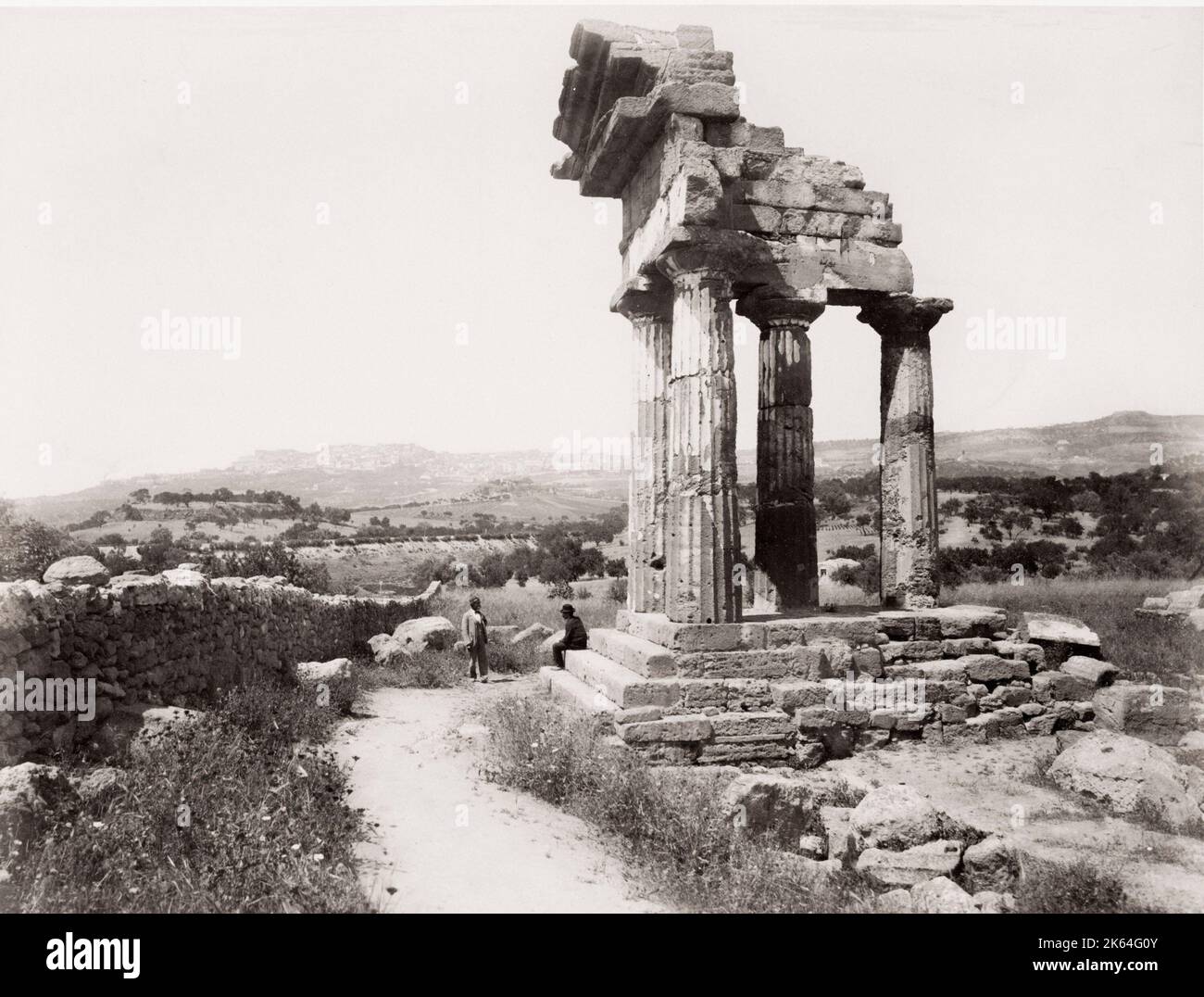 Vintage 19. Jahrhundert Foto: Der Tempel von Castor und Pollux, Girgenti, Sizilien, Italien. Stockfoto