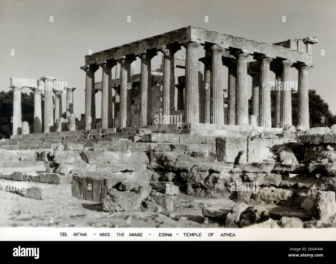 Der Tempel der Aphaia oder Afea befindet sich in einem Schutzgebiet, das der Göttin Aphaia gewidmet ist, auf der griechischen Insel Aigina, die im Saronischen Golf liegt. Früher bekannt als Tempel des Jupiter Panhellenius, ist der große dorische Tempel jetzt bekannt als der Muttergöttin Aphaia gewidmet. Stockfoto