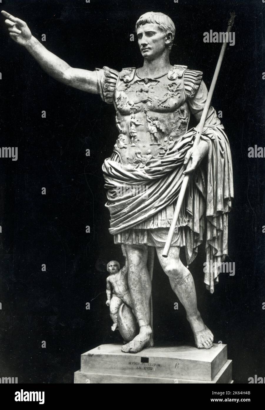 Statue von Caesar Augustus im Vatikanischen Museum, Vatikanstadt, Rom, Italien. Cäsar Augustus, auch bekannt als Oktavian, war der erste römische Kaiser, der von 27 v. Chr. bis zu seinem Tod im Jahre 14 n. Chr. regierte Stockfoto
