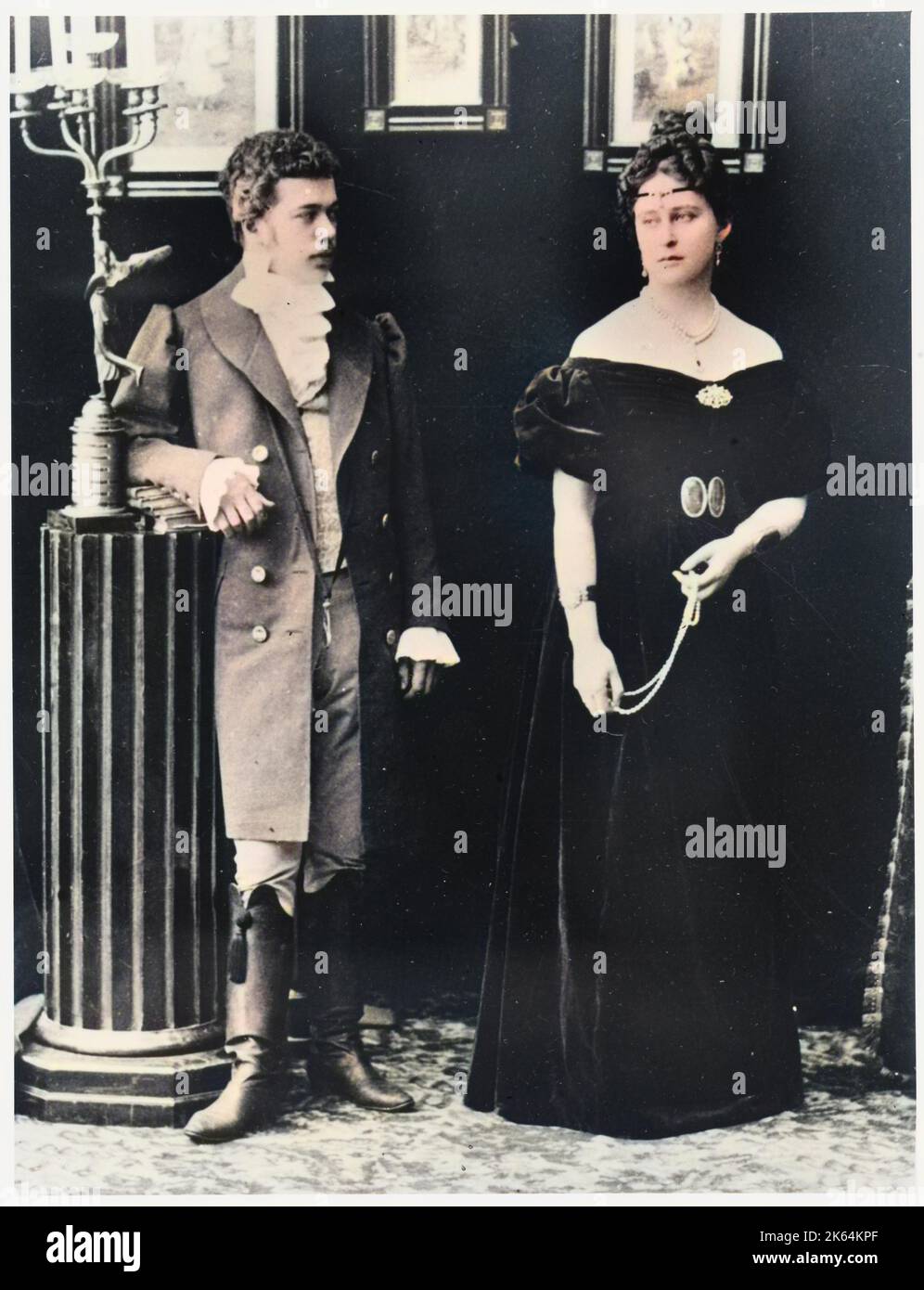 ELIZABETH FEODOROWNA - Russische Großherzogin mit dem zukünftigen Zaren, Nicholas II. In Theaterkostüm (für das Stück Eugenie Onegin) Stockfoto