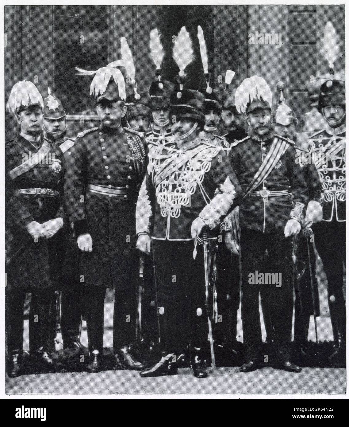 König Edward VII in Uniform mit Offizieren der königlichen Oxfordshire Hussars. Stockfoto