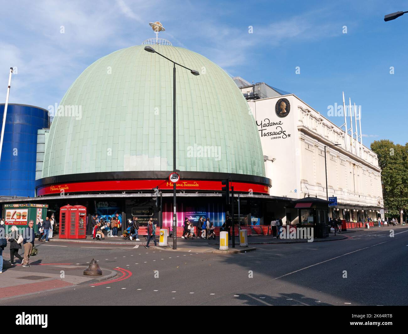 Ansicht des Wachsfigurenkabinetts Madame Tussauds, eine wichtige Touristenattraktion in der Marylebone Road London Stockfoto