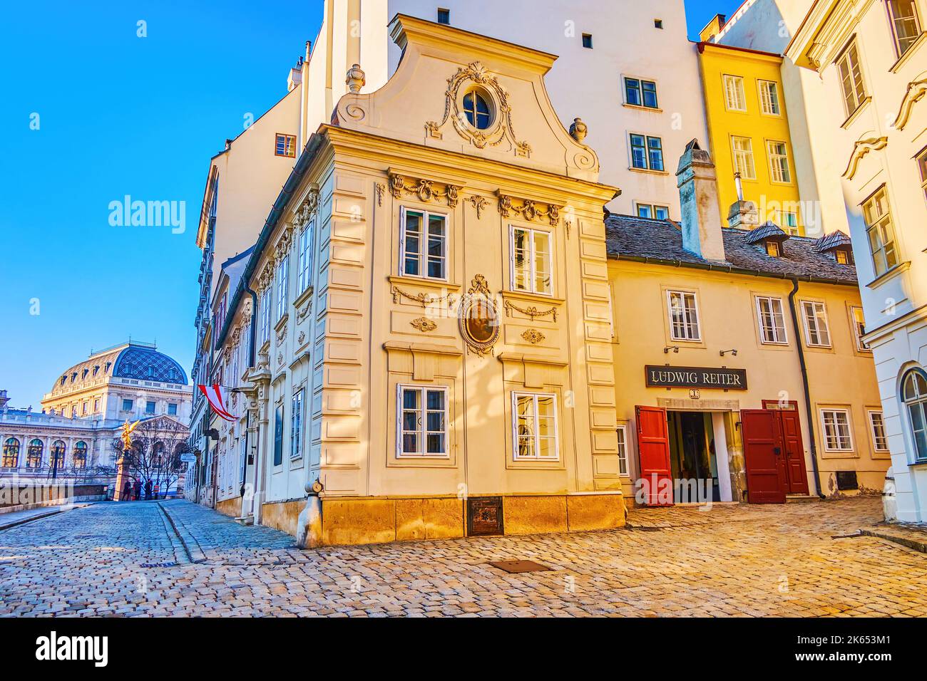 WIEN, ÖSTERREICH - 17. FEBRUAR 2019: Dreimaderlhaus, das typische Stadthaus, erhalten auf der Molker Bastei, am 17. Februar in Wien, Österreich Stockfoto