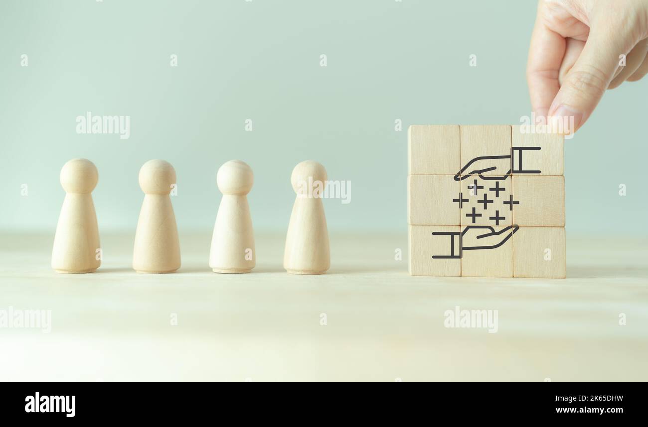 Positive Dinge; Mehrwert, Nutzen, zusätzliche, persönliche Entwicklung, Wachstumsgedanken, positives Denken, Chancen, Schwellenländer. Putting t Stockfoto