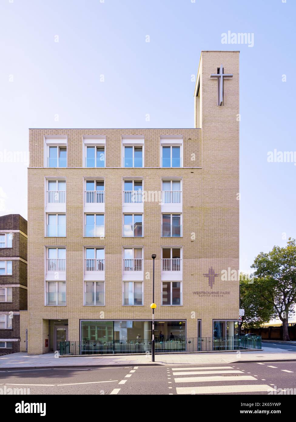 London, England, Großbritannien - Westbourne Park Baptist Church von Allies and Morrison Stockfoto