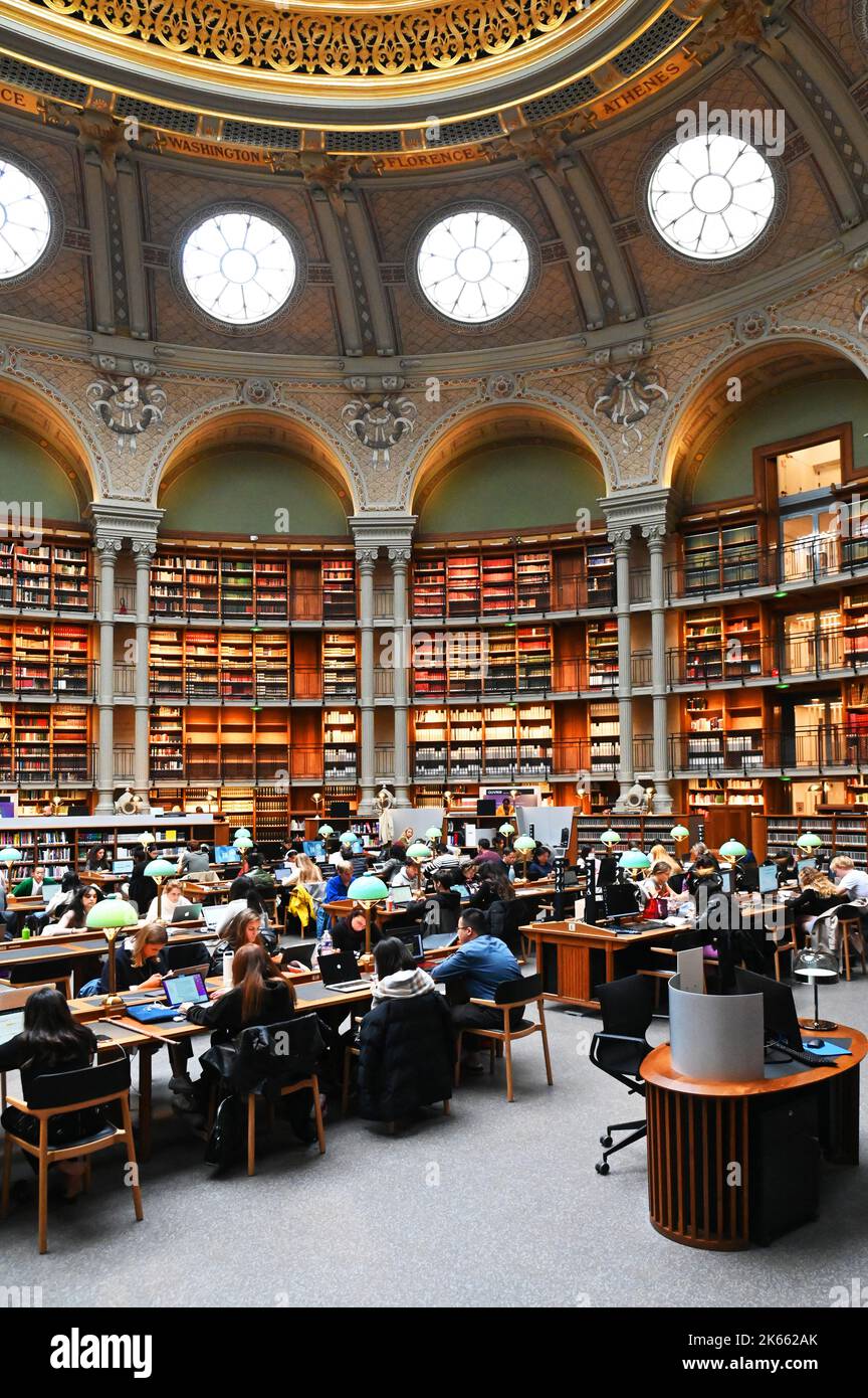 Paris (75) 2. Arrondissement. Wiedereröffnung des ovalen Raums der Nationalbibliothek von Richelieu im September 2022 nach 10 Jahren Arbeit Stockfoto