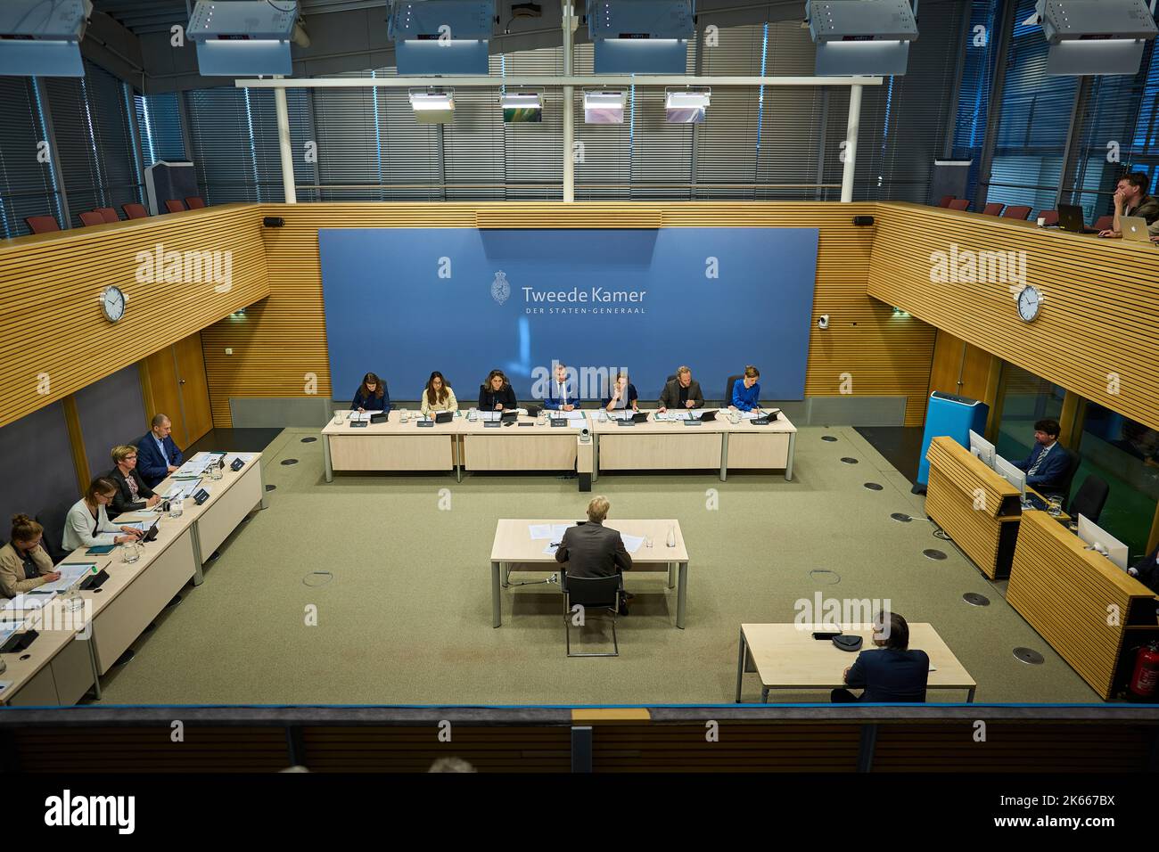 2022-10-12 10:12:33 DEN HAAG - Johan Atema, Direktor, Nederlandse Aardolie Maatschappij (NAM) (2018-heute), in der Untersuchungshalle des Repräsentantenhauses während einer öffentlichen Befragung des parlamentarischen Untersuchungsausschusses für die Erdgasförderung in Groningen. ANP PHIL NIJHUIS niederlande Out - belgien Out Stockfoto