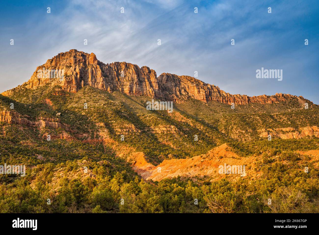 Smithsonian Butte, Blick von der Smithsonian Butte Road bei Sonnenaufgang, Canaan Mountain Wilderness, Utah, USA Stockfoto