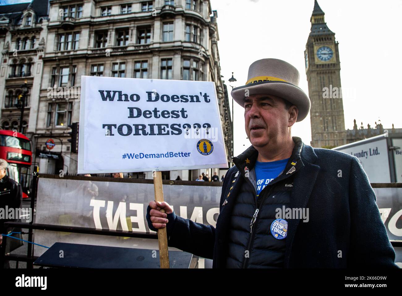 London, England, Großbritannien. 12. Oktober 2022. Der Anti-Brexit-Aktivist STEVE BRAY wird in Westminster protestiert. (Bild: © Tayfun Salci/ZUMA Press Wire) Bild: ZUMA Press, Inc./Alamy Live News Stockfoto