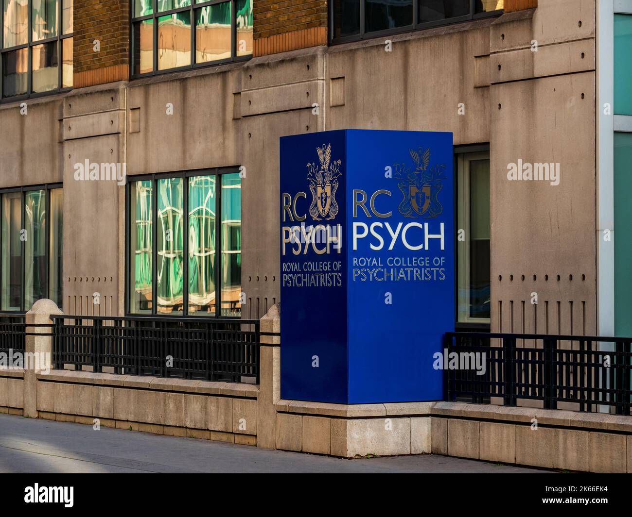 Royal College of Psychiatristen in Prescott Street, Aldgate, London, Großbritannien. Das College ist die wichtigste professionelle Organisation von Psychiater im Vereinigten Königreich. Stockfoto