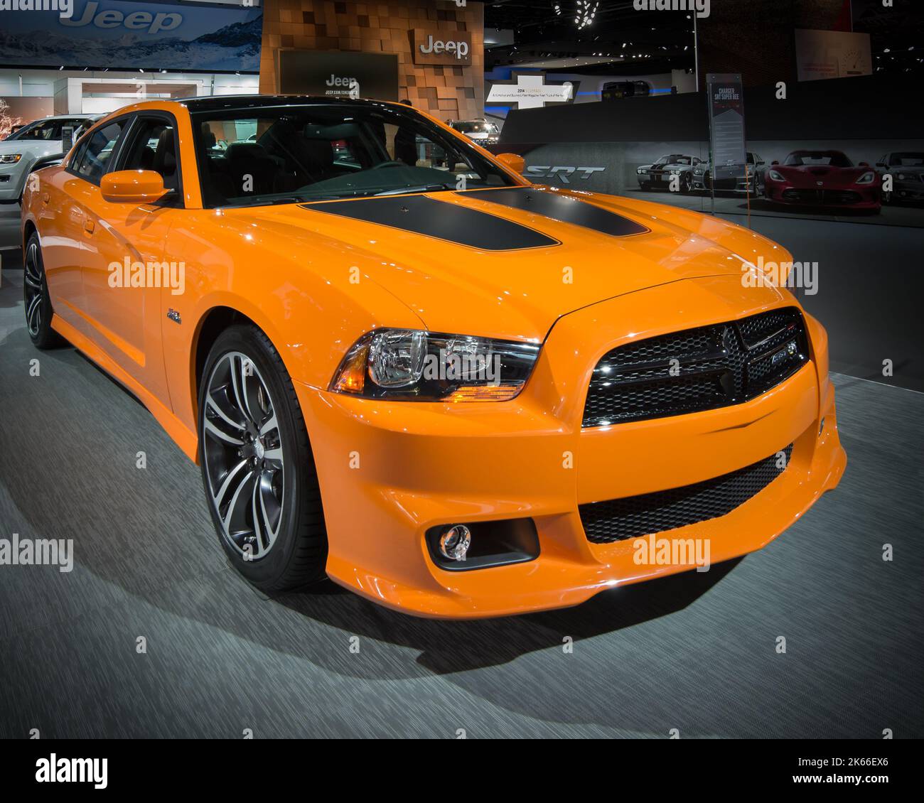 DETROIT, MI/USA - 15. JANUAR: Ein 2014 Dodge Charger Super Bee-Auto auf der North American International Auto Show (NAIAS). Stockfoto