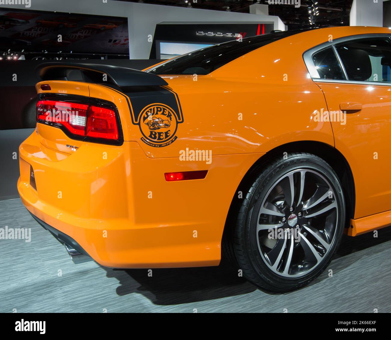 DETROIT, MI/USA - 15. JANUAR: Ein 2014 Dodge Charger Super Bee-Auto auf der North American International Auto Show (NAIAS). Stockfoto