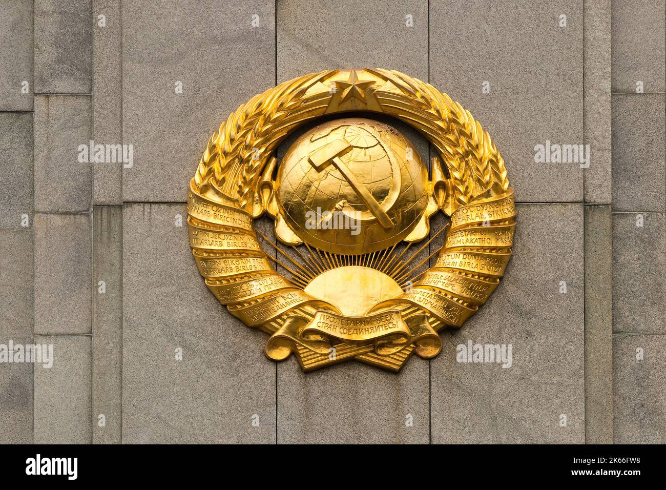 Goldenes Staatswappen der Sowjetunion, Detail, sowjetisches Kriegsdenkmal in Tiergarten, Deutschland, Berlin Stockfoto