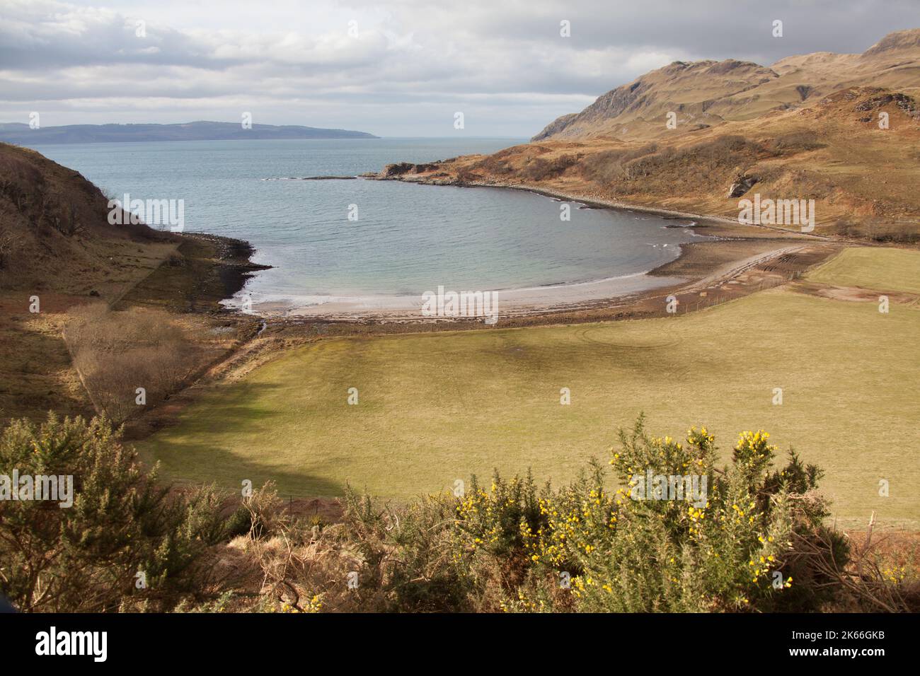 Halbinsel von Ardamurchan, Schottland. Malerischer Blick auf die Küste von Ardamurchan bei Camas nan Geall (Bucht der Fremden). Stockfoto