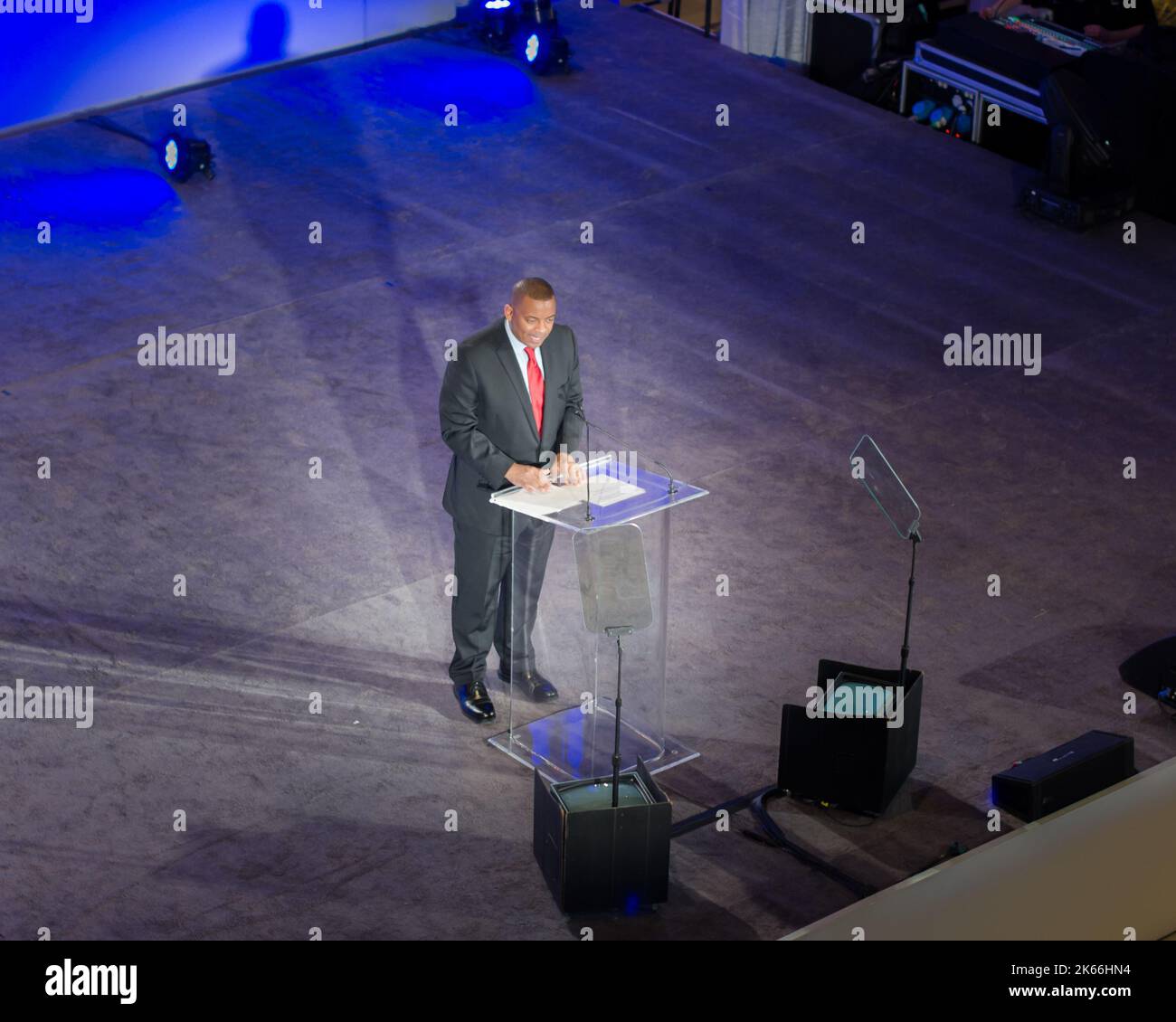 DETROIT, Michigan/USA - Januar 13: Anthony R. Foxx, United States Secretary Of Transportation, präsentiert auf der North American International Auto Show (NAIA Stockfoto