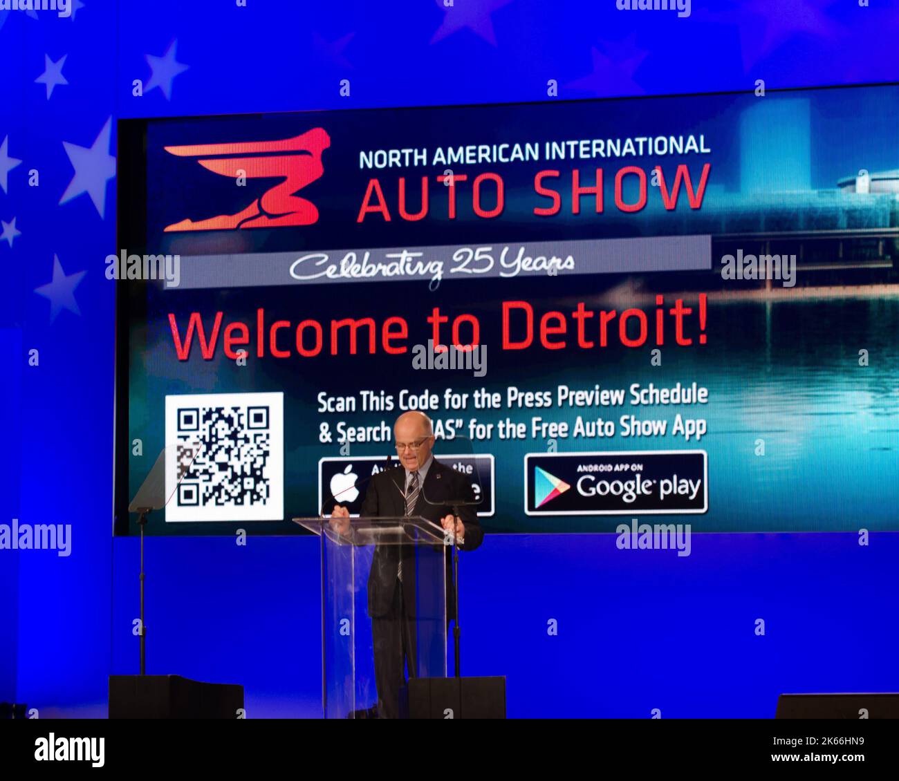 DETROIT, MI/USA - 13. JANUAR: Bob Shuman, Vorsitzender des NAIAS, präsentiert sich auf der North American International Auto Show (NAIAS). Stockfoto