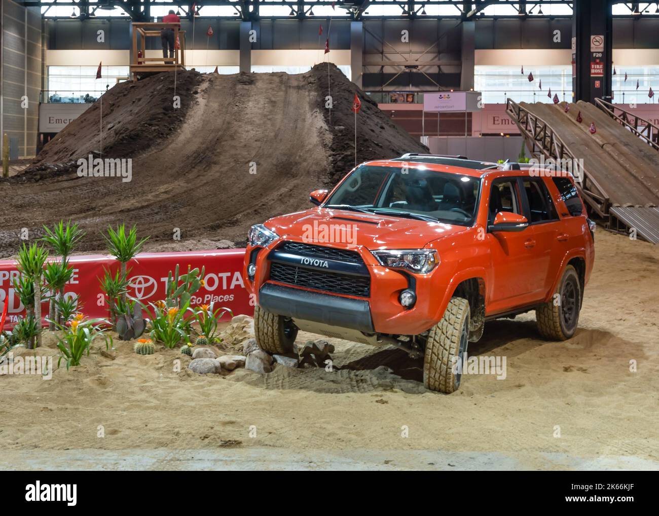 CHICAGO, IL/USA - 6. FEBRUAR 2014: Ein 2014 Toyota 4Runner TRD Sport Utility Vehicle (SUV), Chicago Auto Show (CAS). Stockfoto