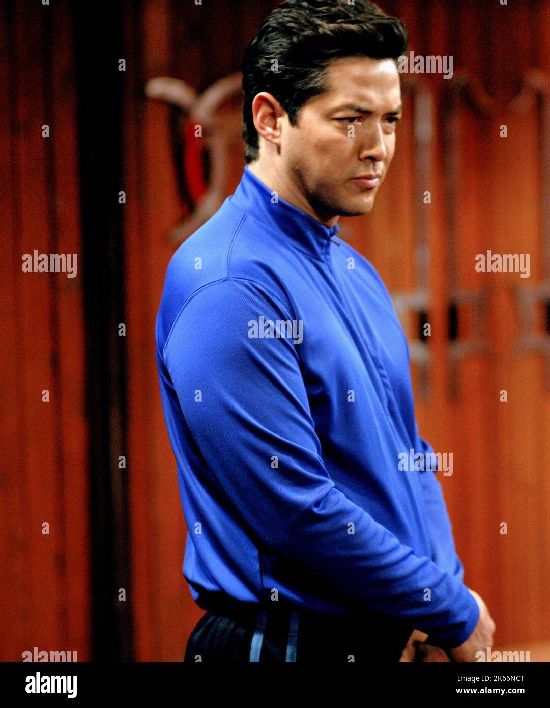 RUSSELL WONG, SCHWARZE SCHÄRPE, 2003 Stockfoto