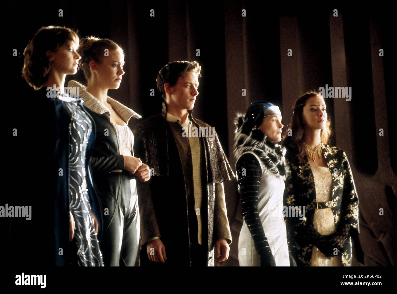DANIELA AMAVIA, JESSICA BROOKS, JAMES MCAVOY, ALICE KRIGE, JULIE COX, KINDER VON DUNE 2003 Stockfoto