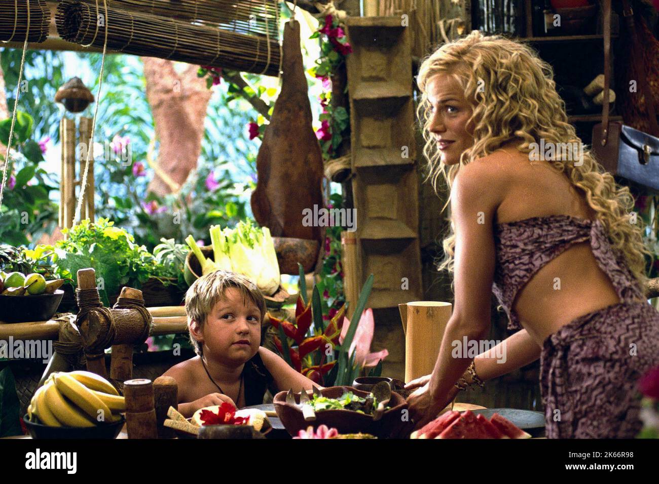 ANGUS T JONES, Julie Benz, GEORGE OF THE JUNGLE 2, 2003 Stockfoto