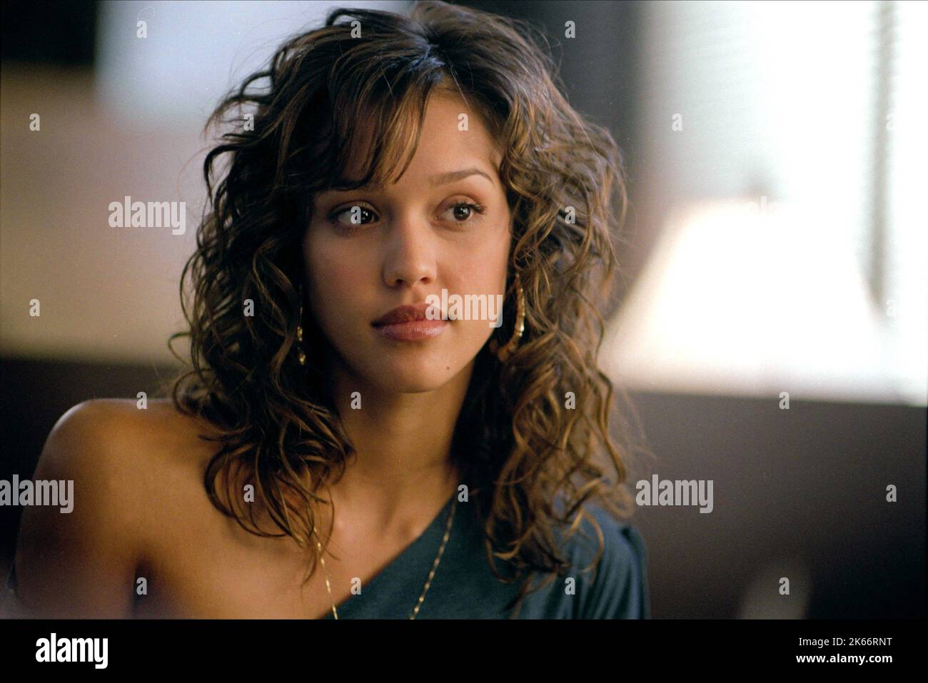 Transvestitlar haqida porno multfilmlar Yosh havaskorlar 69-pozitsiyada ochiq havoda jinsiy aloqada bolishadi, lekin keyin u qizib ketadi.