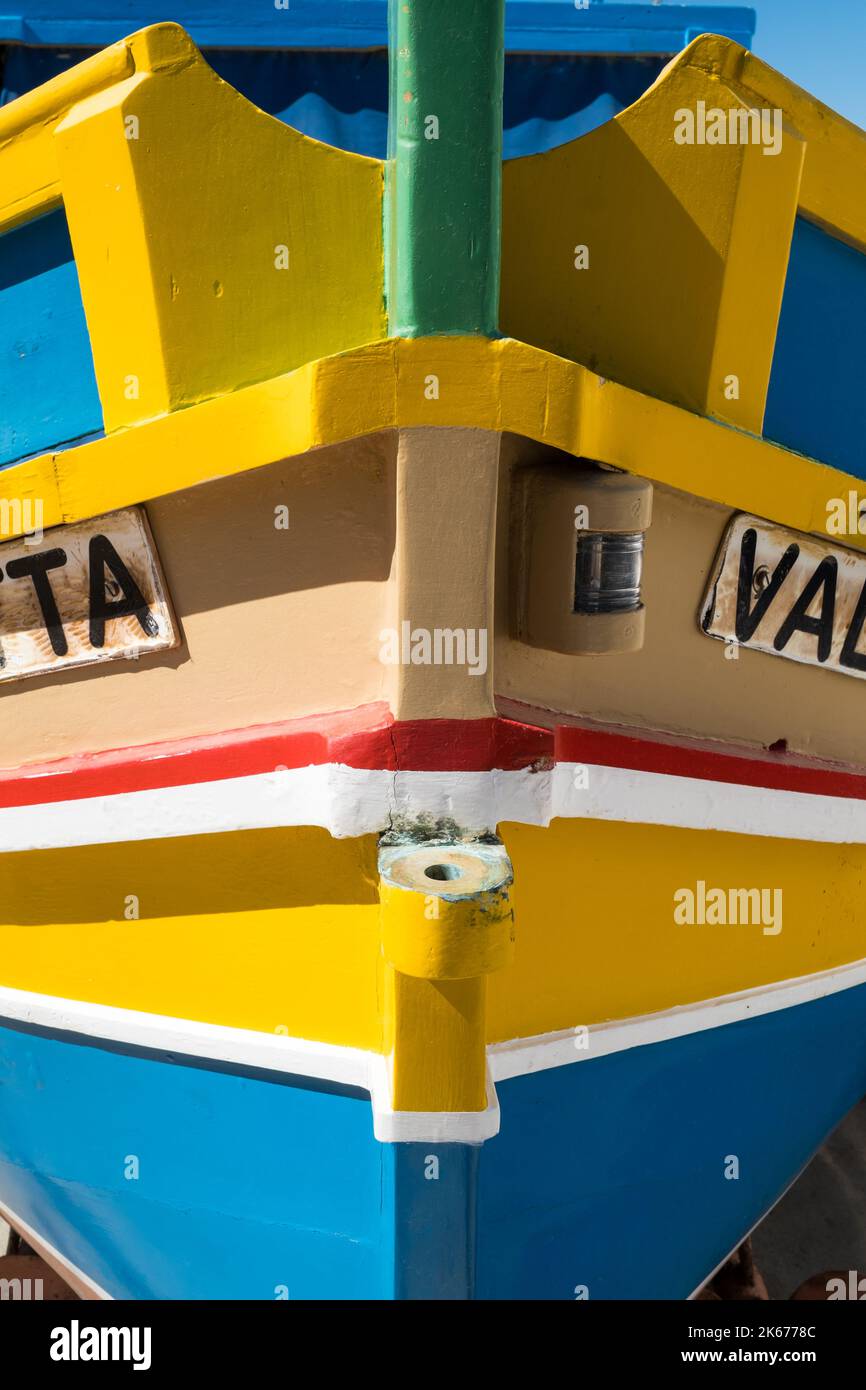 Prow eines traditionell bemalten Luzzu oder MalteseFishing Boats Stockfoto