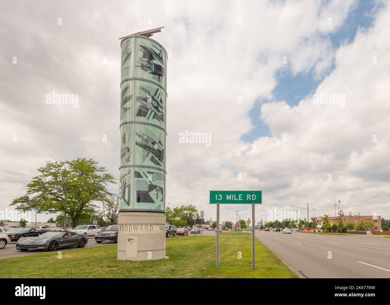 ROYAL OAK, MI/USA - 17. AUGUST 2014: Woodward Avenue Tribute Sculpture, Woodward Dream Cruise. Stockfoto
