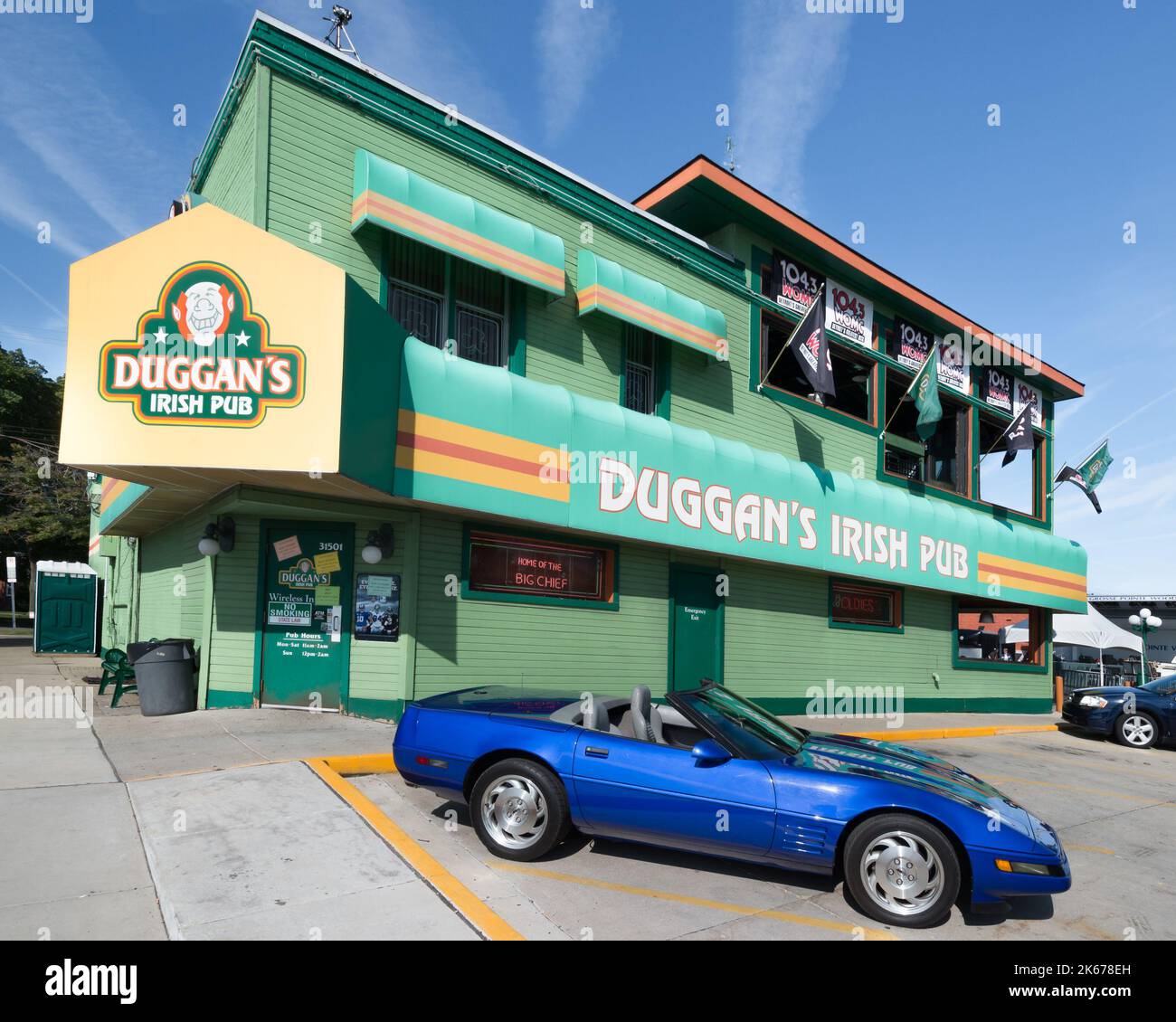 ROYAL OAK, MI/USA - 15. AUGUST 2014: Ein Wagen der Chevrolet Corvette aus dem Jahr 1992 im Duggan's Irish Pub, Woodward Dream Cruise. Stockfoto