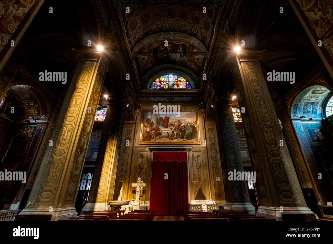 Innenraum der Kathedrale Santa Maria Assunta, (Kathedrale von Savona), Savona, Ligurien, Italien. Die Kathedrale von Savona wurde 1605 erbaut, um die alte BU zu ersetzen Stockfoto