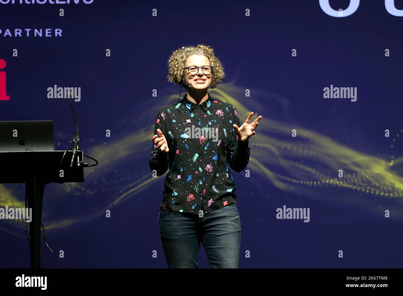 Die Meeresbiologin Helen Scales hebt die Spannungen zwischen der Erkundung des tiefen Ozeans, dem einzigartigen Leben, das dort entdeckt wurde, und der Ausbeutung seiner Ressourcen für Profit hervor. Stockfoto