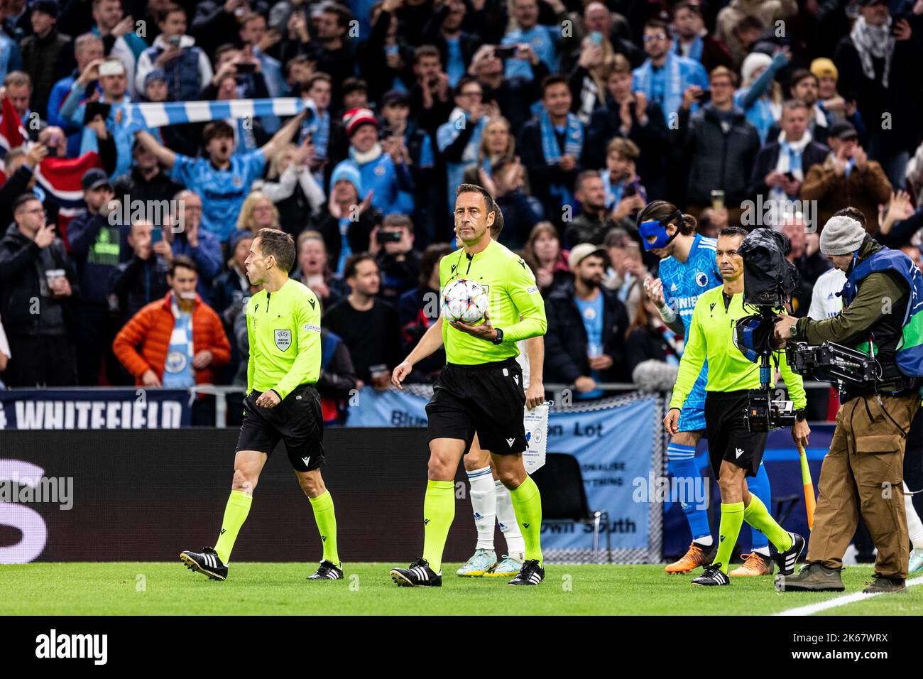 Kopenhagen, Dänemark. 11. Oktober 2022. Schiedsrichter Artur Dias beim UEFA Champions League-Spiel zwischen dem FC Kopenhagen und Manchester City im Park in Kopenhagen. (Foto: Gonzales Photo/Alamy Live News Stockfoto