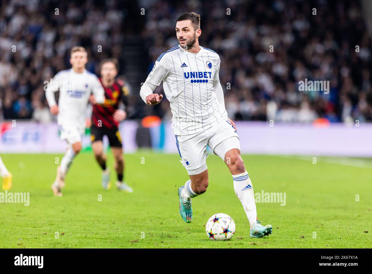 Kopenhagen, Dänemark. 11. Oktober 2022. Davit Khocholava (5) vom FC Kopenhagen während des UEFA Champions League-Spiels zwischen dem FC Kopenhagen und Manchester City im Park in Kopenhagen. (Foto: Gonzales Photo/Alamy Live News Stockfoto