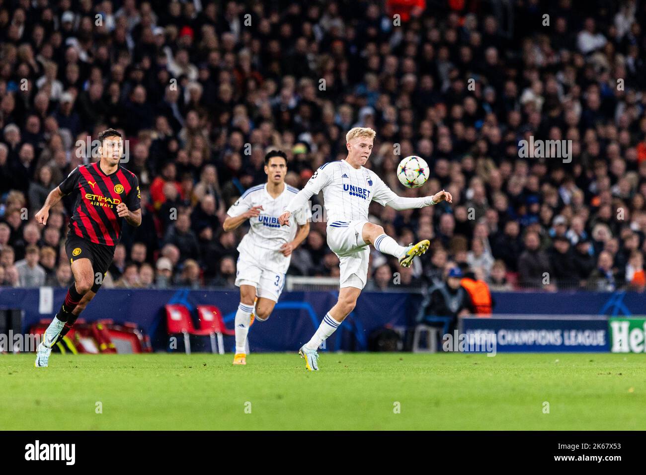 Kopenhagen, Dänemark. 11. Oktober 2022. Hakon Haraldsson (30) vom FC Kopenhagen während des UEFA Champions League-Spiels zwischen dem FC Kopenhagen und Manchester City im Park in Kopenhagen. (Foto: Gonzales Photo/Alamy Live News Stockfoto