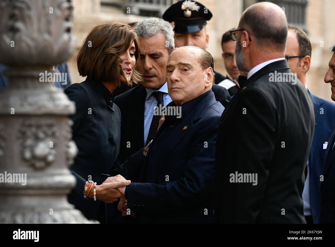 Rom, Italien. 12. Oktober 2022. Silvio Berlusconi tritt in den Palazzo Madama ein, nachdem er bei den letzten Wahlen vom 26. September 2022 gewählt wurde.Quelle: Independent Photo Agency/Alamy Live News Stockfoto