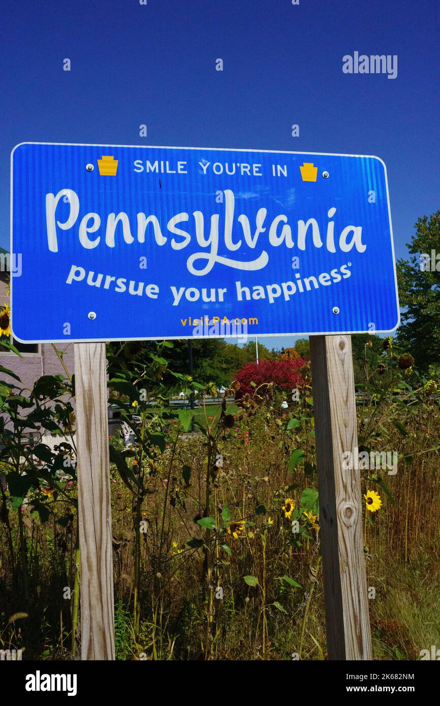 Matamoras, PA, USA – 11. Oktober 2022: Ein Lächeln Ihr in Pennsylvania verfolgt euer Glückszeichen im Welcome Center in Matamoras. Stockfoto